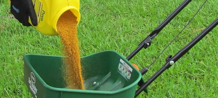 preen being poured into spreader